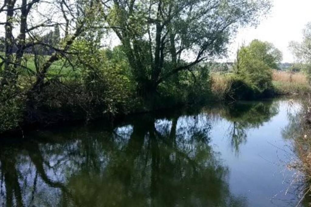 Une Halte Quelque Part Cheminot Bagian luar foto